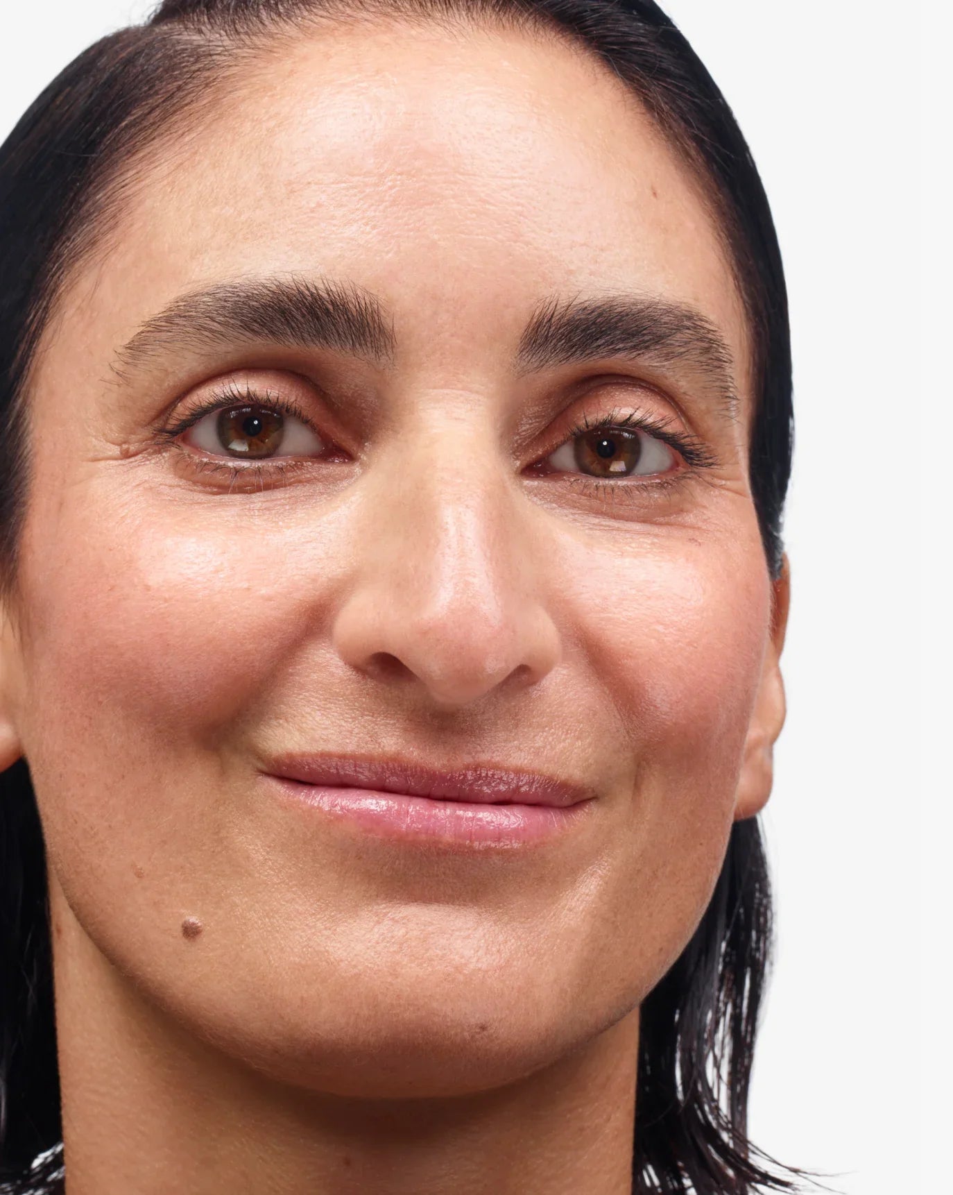 lavender | balm dotcom | Yesim wears Lavender Balm Dotcom.