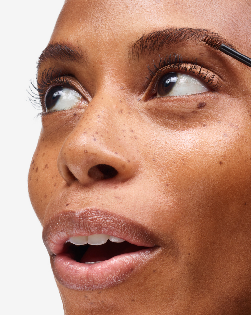 auburn | Sadie wears Boy Brow in Auburn. | Sadie wears Boy Brow in Auburn. | #FFFFFF