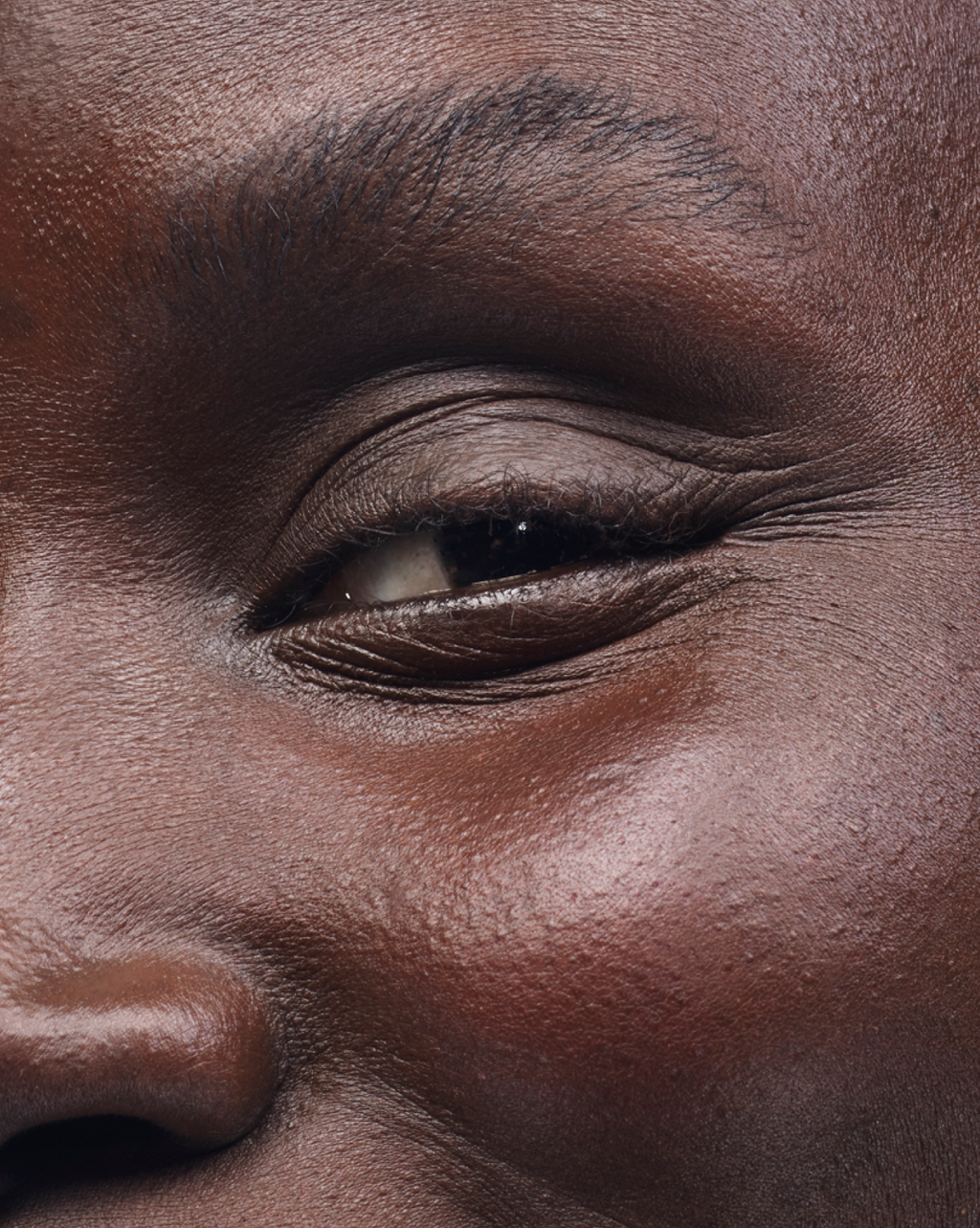 black | Awuoi wears Boy Brow in Black. | Awuoi wears Boy Brow in Black.