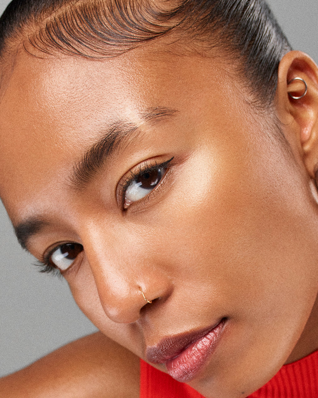 black | Nhumi wears Boy Brow in Black. | Nhumi wears Boy Brow in Black. | #FFFFFF