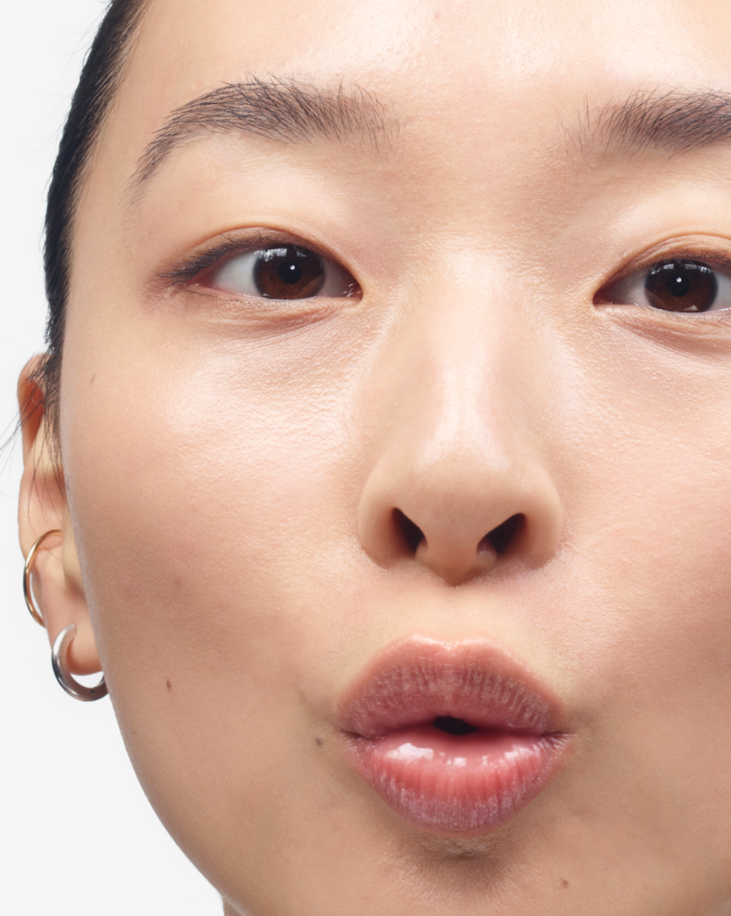 black | Eve wears Boy Brow in Black. | Eve wears Boy Brow in Black. | #FFFFFF