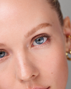 blond | Victoria wears Boy Brow in Blond. | Victoria wears Boy Brow in Blond.