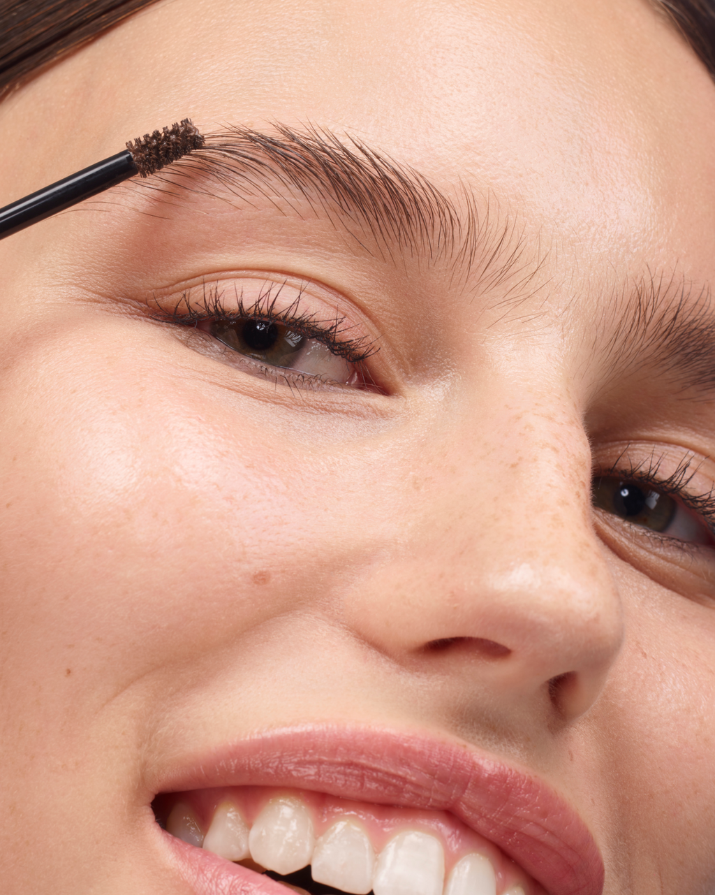 brown | Chloe wears Boy Brow in Brown. | Chloe wears Boy Brow in Brown. | #FFFFFF