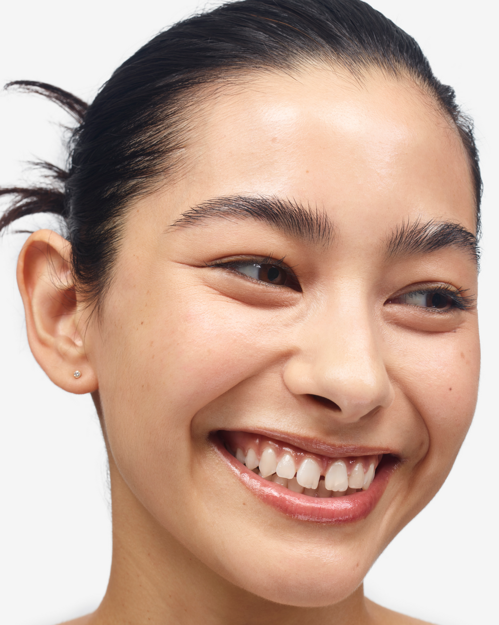 clear | Nadine wears Boy Brow in Clear. | Nadine wears Boy Brow in Clear. | #FFFFFF