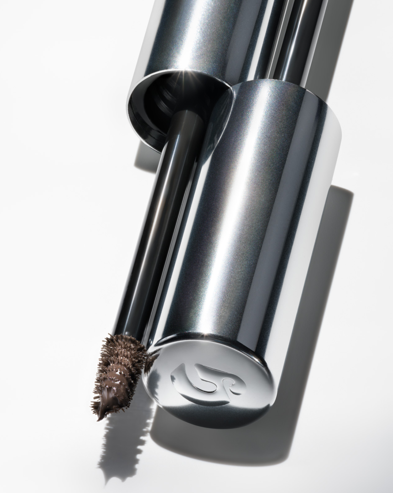 dark brown | Get fluffy, instantly-groomed brows in one swipe.