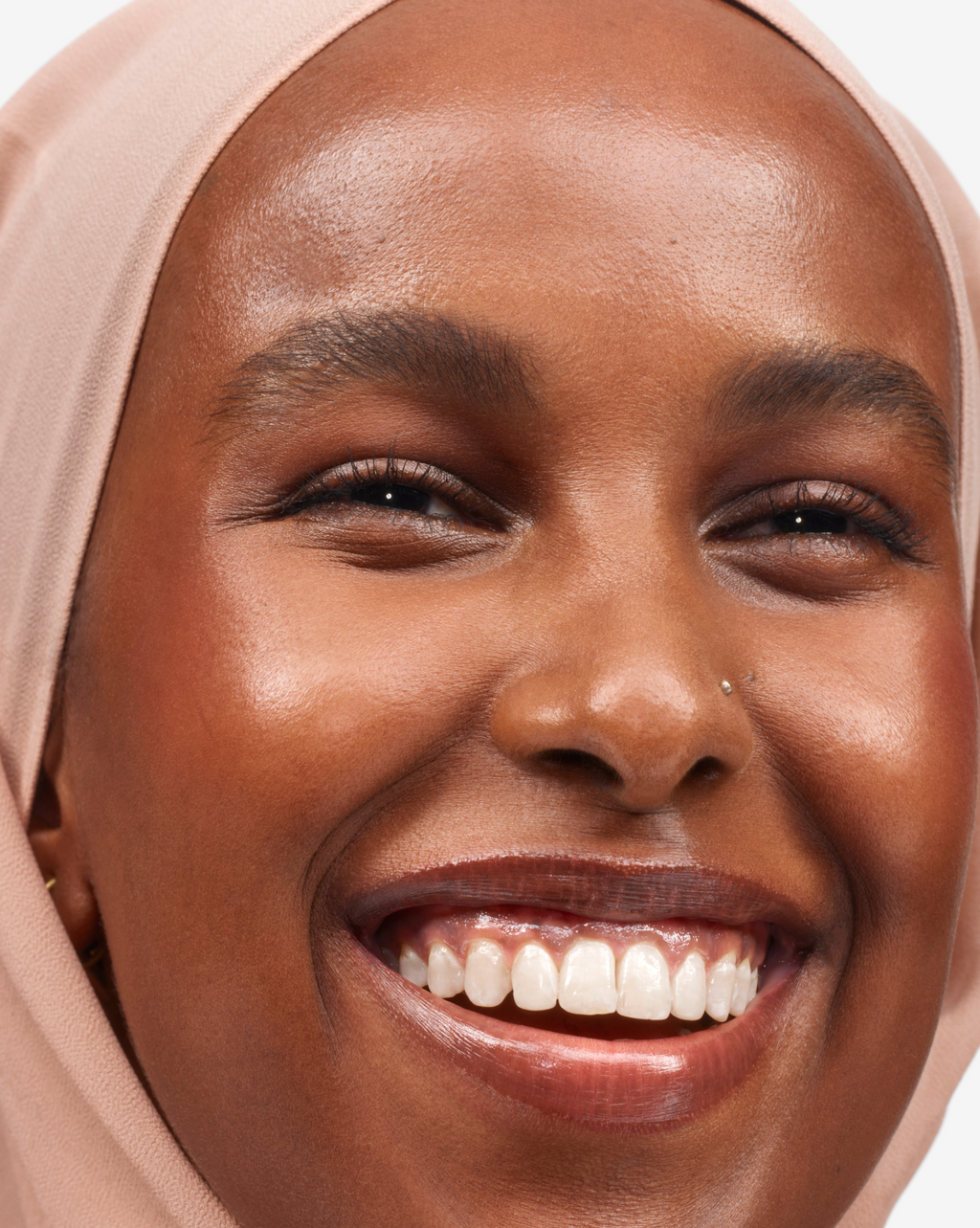 dark brown | Nasra wears Boy Brow in Dark Brown. | Nasra wears Boy Brow in Dark Brown.