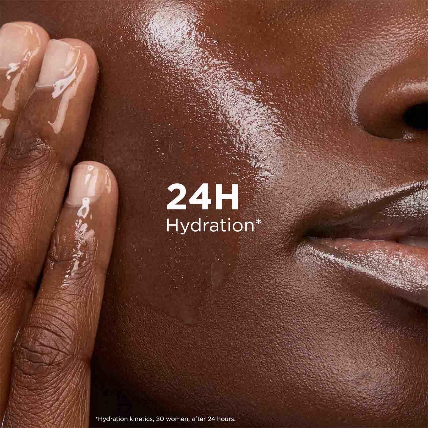 Multi-Active Glow Serum Vitamin C + AHA Smoothing, Radiance-Boosting Glow - Clarins - Face Serums - 1 Oz. - Wylde Grey